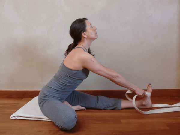 How to do Shoulderstand as a Perfect Yoga Beginner | Mark Whitwell | by  Mark Whitwell | Medium